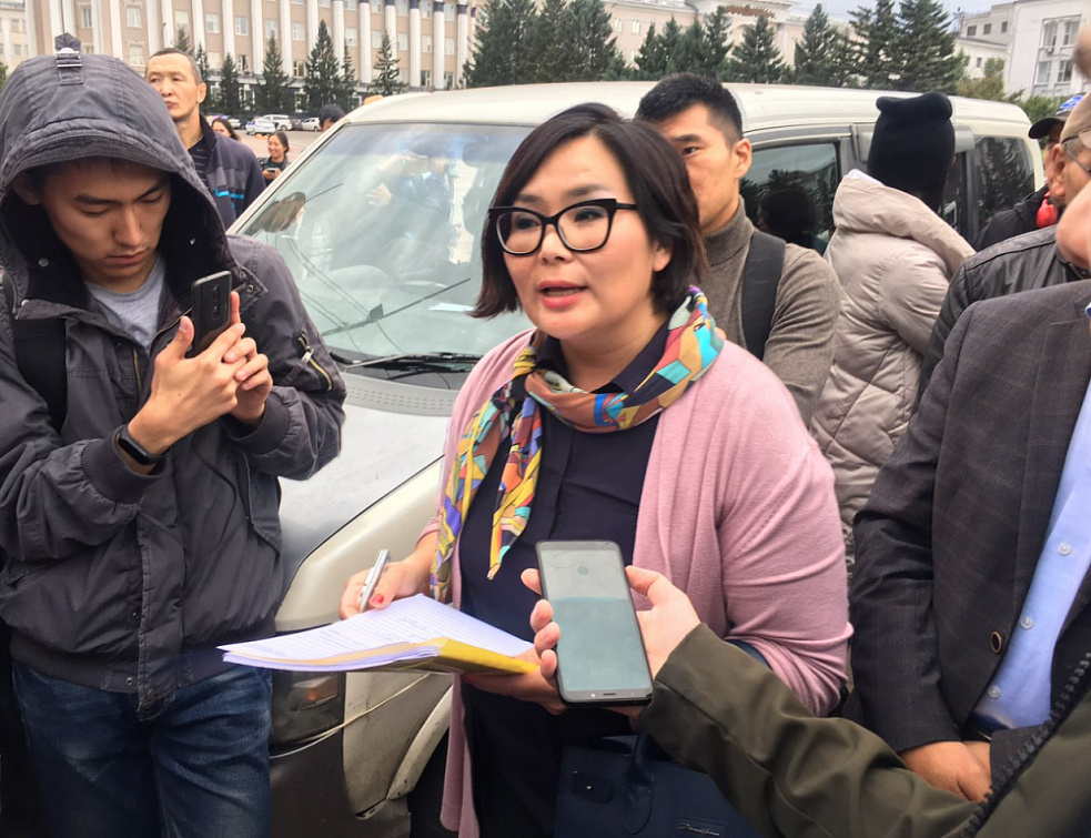 Уполномоченный по правам человека в Бурятии встретилась с арестованным водителем «шамана» Уполномоченный по правам человека в Бурятии встретилась с арестованным водителем «шамана»