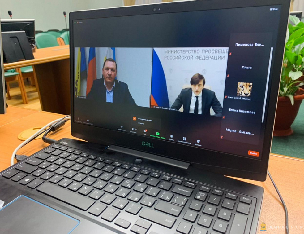 Игорь Шутенков рассказал министру просвещения России об инновациях в образовании Улан-Удэ Игорь Шутенков рассказал министру просвещения России об инновациях в образовании Улан-Удэ