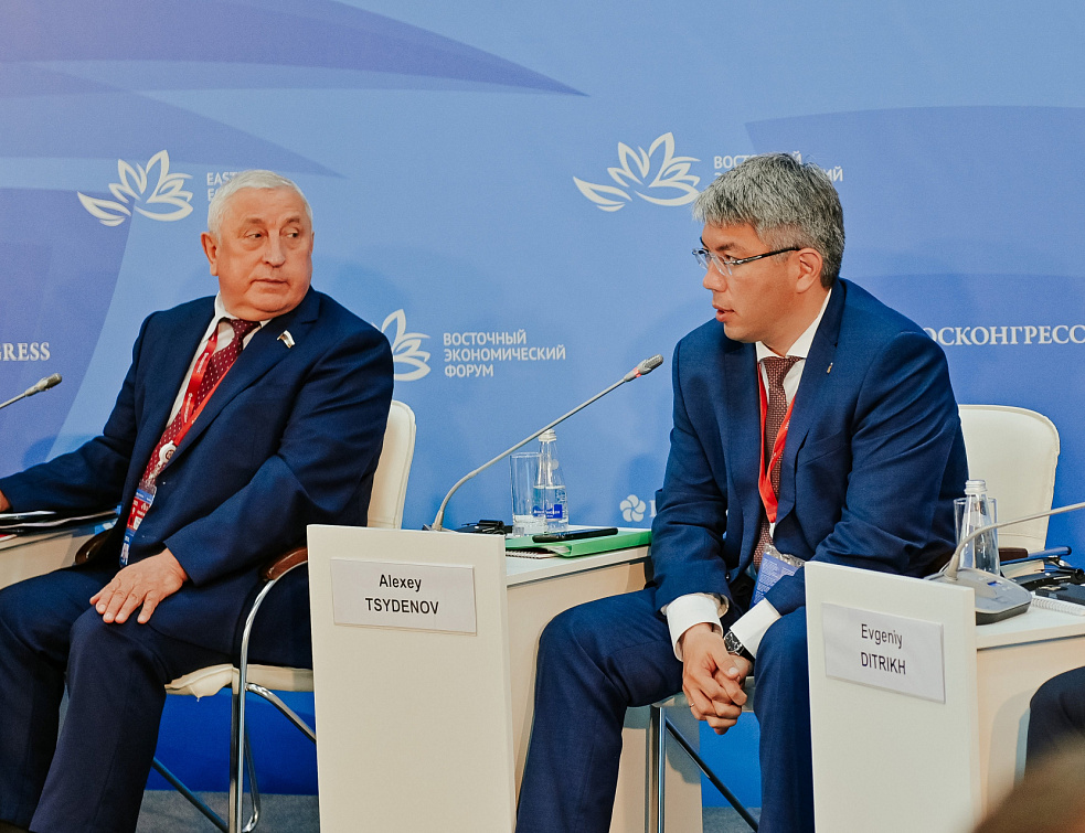 Новости на двух языках: Вопросы доступности авиаперевозок поднял Глава Бурятии на Восточном экономическом форуме Новости на двух языках: Вопросы доступности авиаперевозок поднял Глава Бурятии на Восточном экономическом форуме