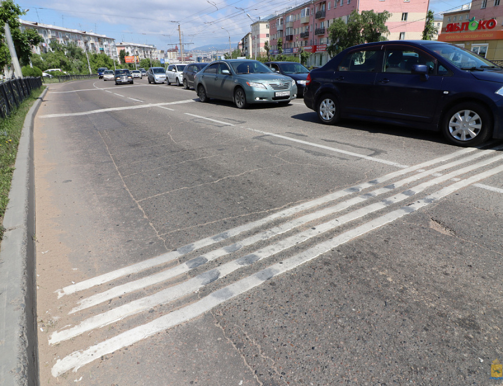 На двух аварийных участках дорог в Улан-Удэ установили шумовые полосы На двух аварийных участках дорог в Улан-Удэ установили шумовые полосы