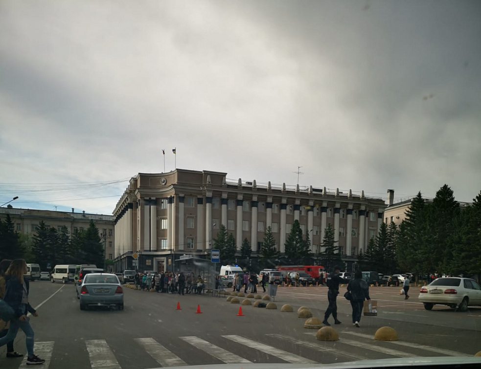 В Улан-Удэ оцепили плошадь Советов (ОБНОВЛЕНО) В Улан-Удэ оцепили плошадь Советов (ОБНОВЛЕНО)