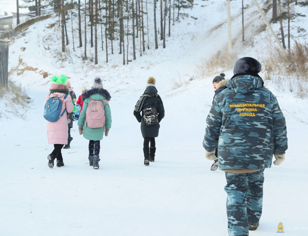 В поселке Забайкальском улицы патрулируют дружинники В поселке Забайкальском улицы патрулируют дружинники