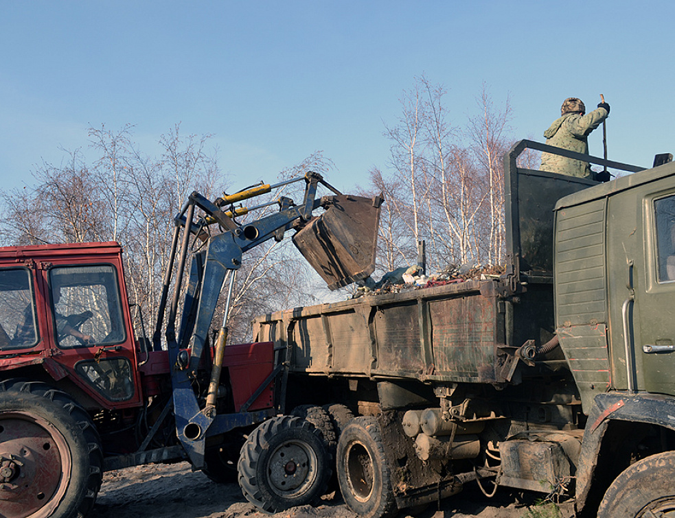 В Тункинском районе идет уборка 12 несанкционированных свалок В Тункинском районе идет уборка 12 несанкционированных свалок