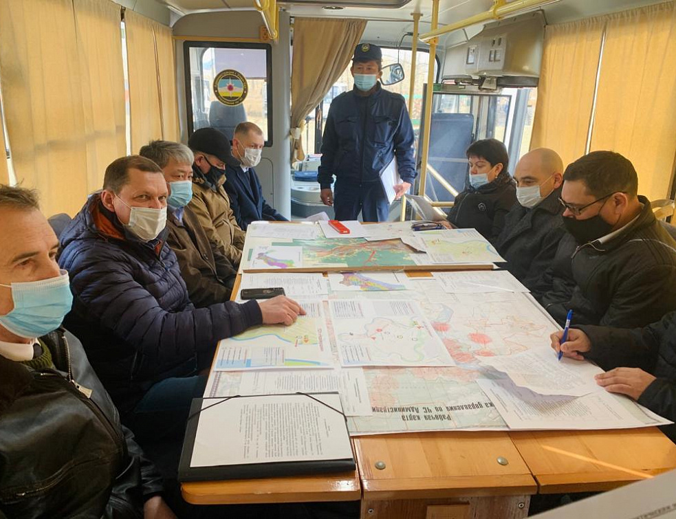 Мэр Улан-Удэ проверил готовность сил и средств к весеннему половодью и летнему паводку Мэр Улан-Удэ проверил готовность сил и средств к весеннему половодью и летнему паводку