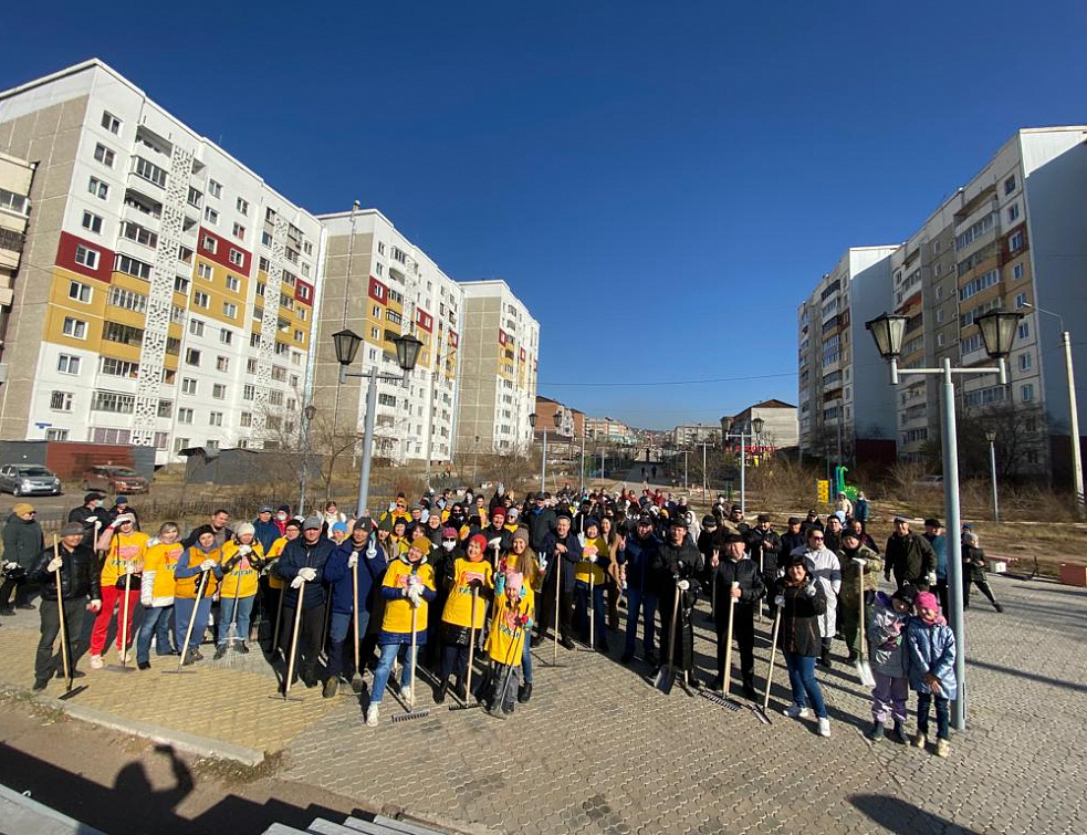 "Титановцы" вышли на традиционный субботник "Титановцы" вышли на традиционный субботник