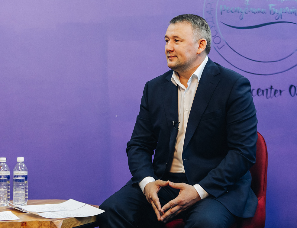 Вячеслав Дамдинцурунов: "Попытаюсь собрать в один кулак наших земляков" Вячеслав Дамдинцурунов: "Попытаюсь собрать в один кулак наших земляков"