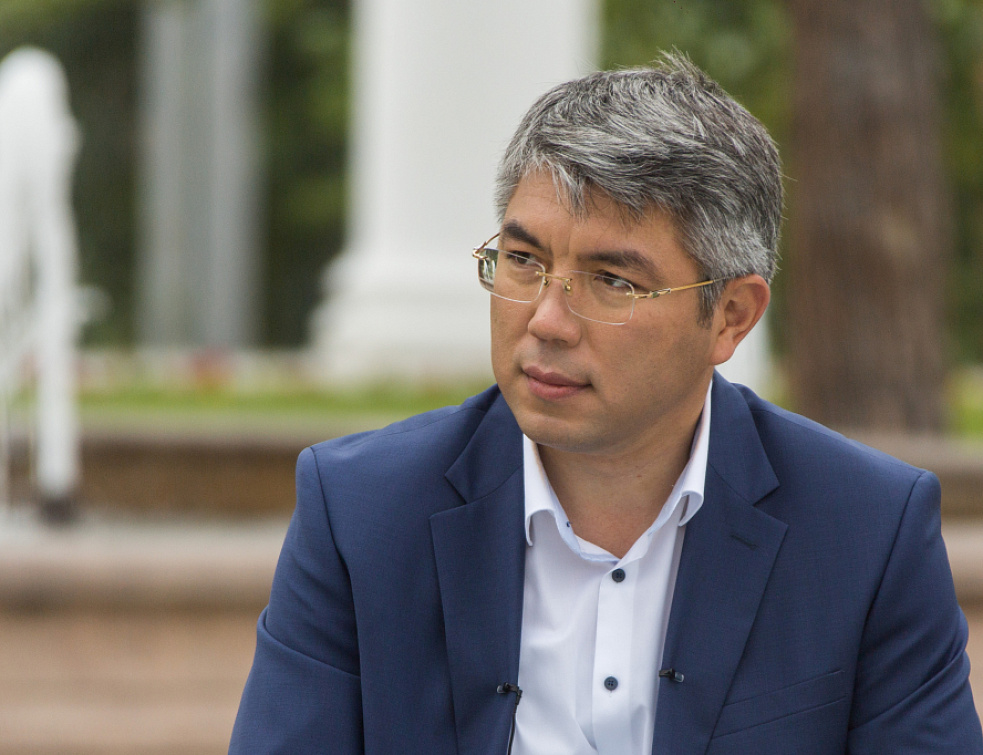Глава Бурятии рассказал журналистам, что он делает "когда совсем тяжело" Глава Бурятии рассказал журналистам, что он делает "когда совсем тяжело"