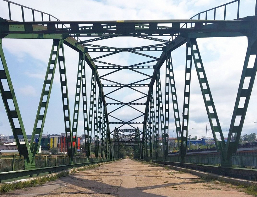 Старый Селенгинский мост в Улан-Удэ решили капитально заблокировать Старый Селенгинский мост в Улан-Удэ решили капитально заблокировать
