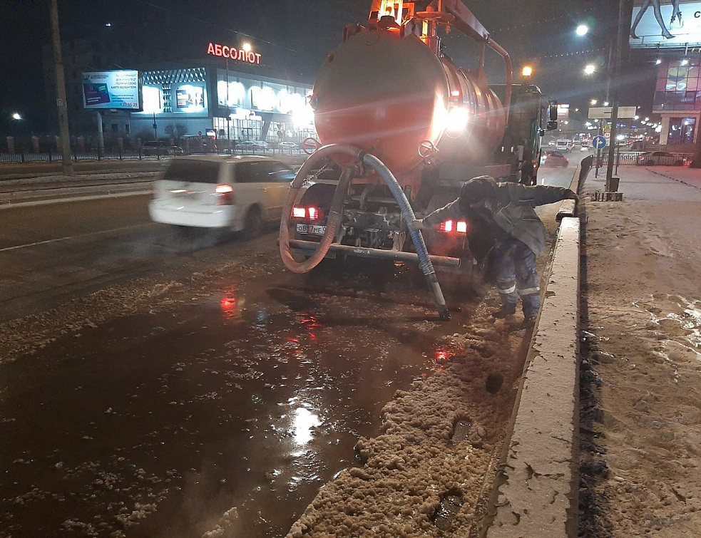аварийная служба прорвало трубу. авария на водопроводе. коммунальные аварии в улан удэ сегодня. водоснабжение улан-удэ. улан удэ водопроводная.